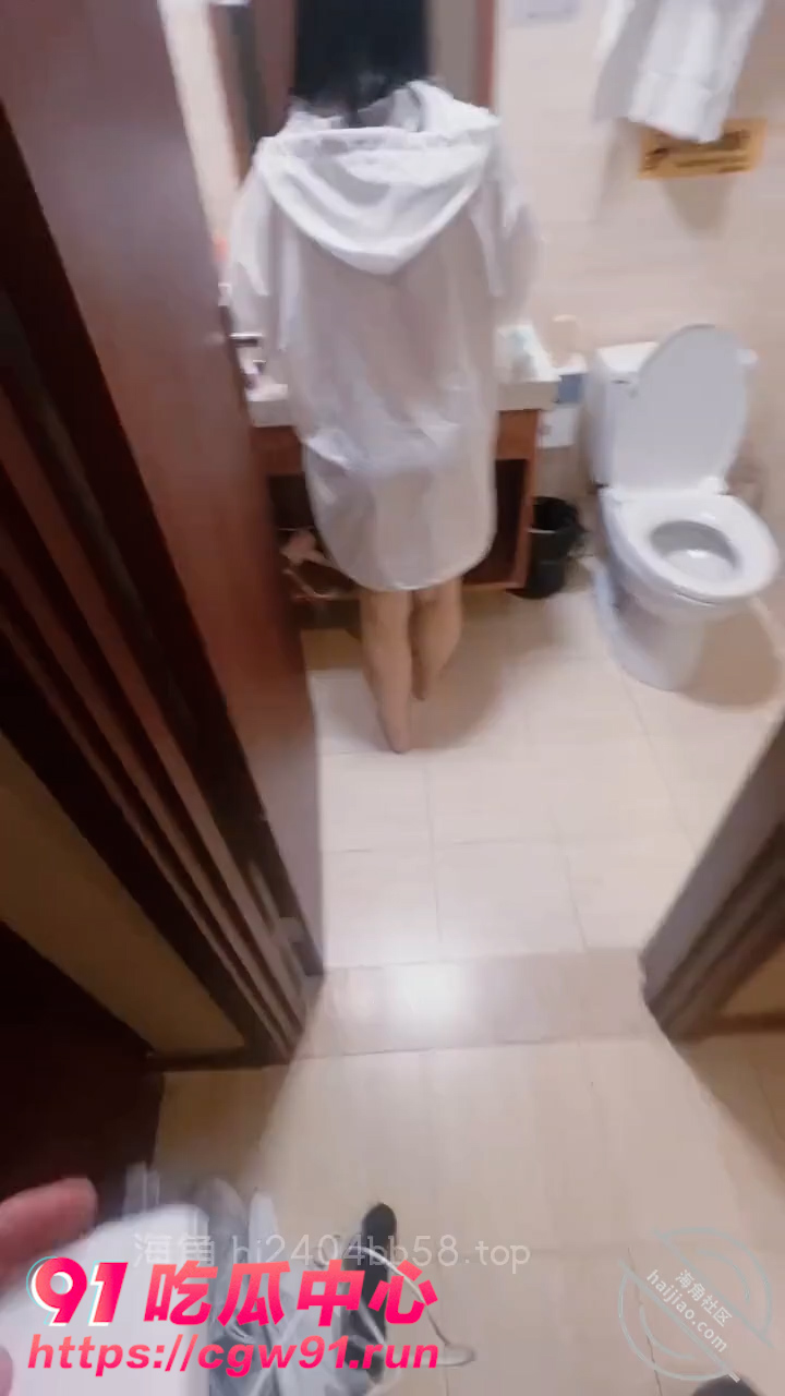 乱伦我的干姐姐 后入俏皮双马尾姐姐 “姐 等一下 我找一下洞在哪”