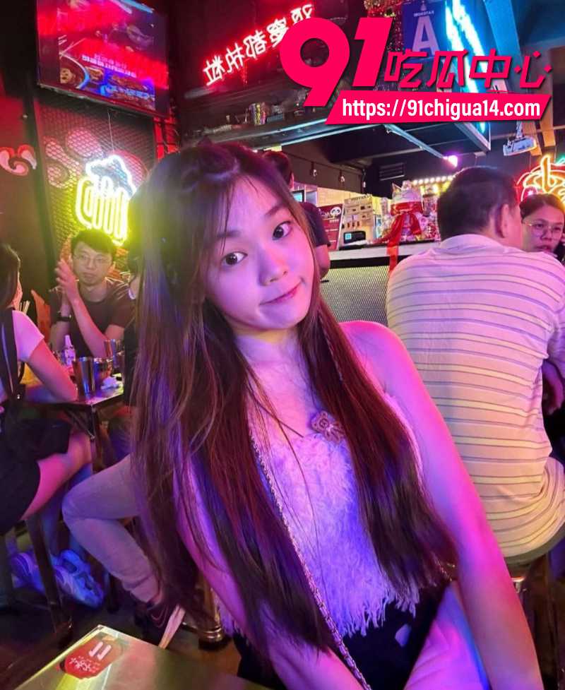马来西亚女网红leejoey洗澡被哥哥偷拍7