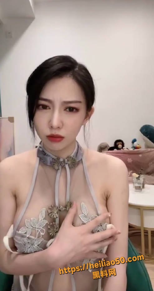 极品高颜值头牌美女重金绝版定制全漏出 透明旗袍开叉爆乳 自慰猛扣骚叫震天！