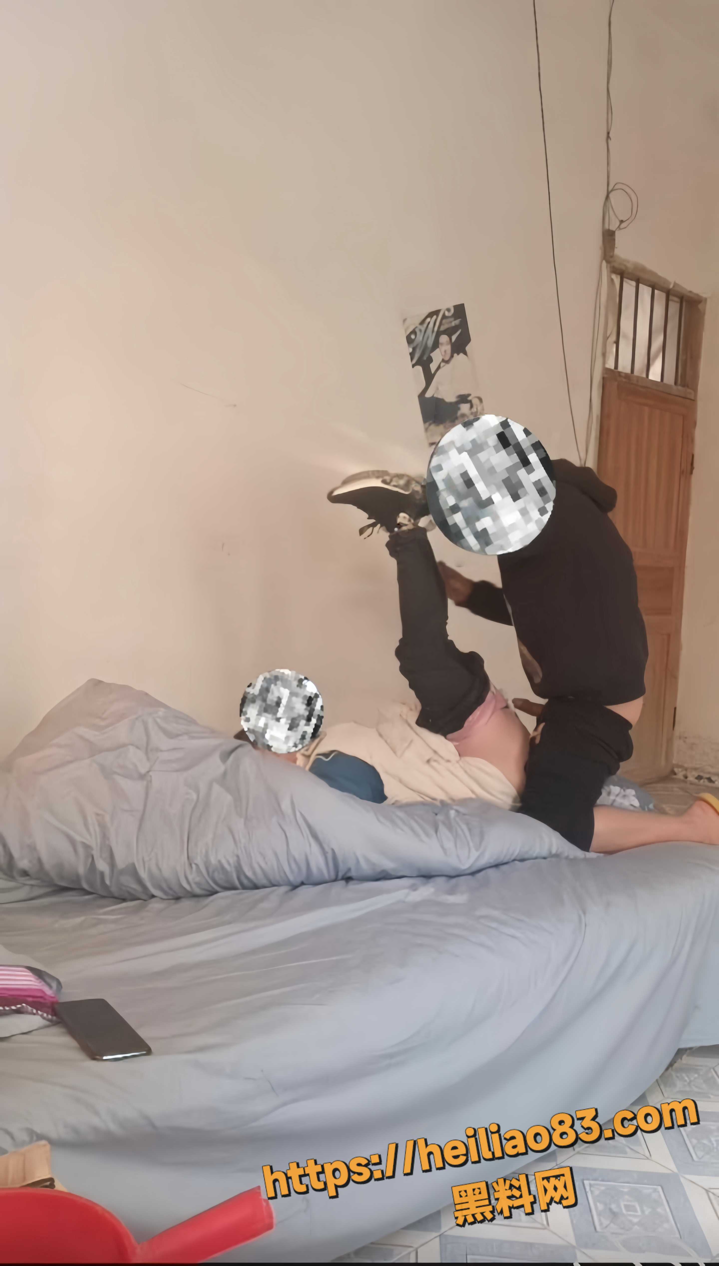 叔嫂乱伦偷情天花板 海角大神勾引绣十字绣的大嫂作品上线！