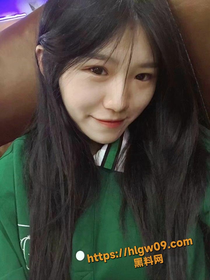 陈小莹 广西百色乖乖女 遭前男友背刺 多个性爱视频泄密 口交技巧娴熟淫态骚浪 尽显反差本色！
