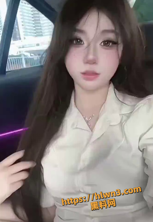 超可爱嫩妹 兔酱是个甜妹 秀出白虎嫩逼及可爱玉足自慰调教 怼镜翘臀给人送逼后入！