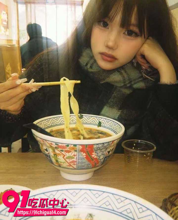 苏州高颜值女神王妍冰小嘴当逼操1