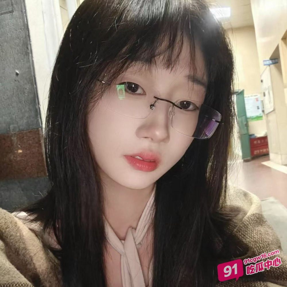 调教妹妹的性感同学 美腿白嫩修长翘臀肥美的小母狗 穿着海军服实在太性感了！ 配图