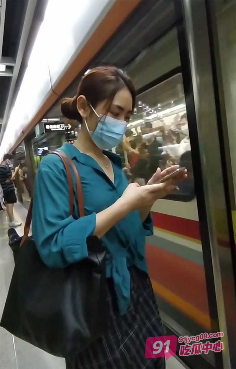 地铁猥亵小姐姐合集 暗藏长枪顶臀各种美女 全程高能刺激！