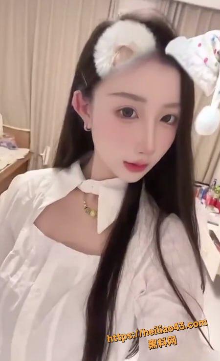 渣男PUA顶级教学 乖乖女自愿沦为母狗 主动花钱开房约炮 堪称人生导师！