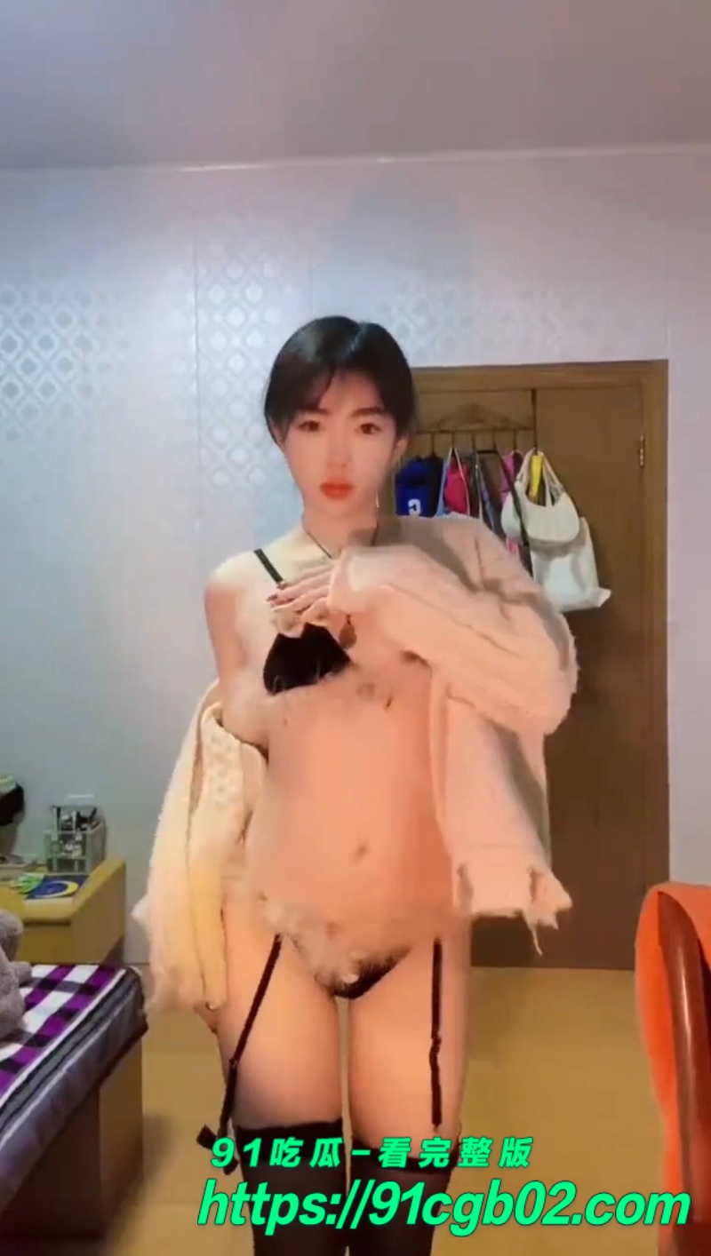 俊美学生妹出租屋直播性感热舞 反差小骚逼舞姿撩人 看的鼻血直流