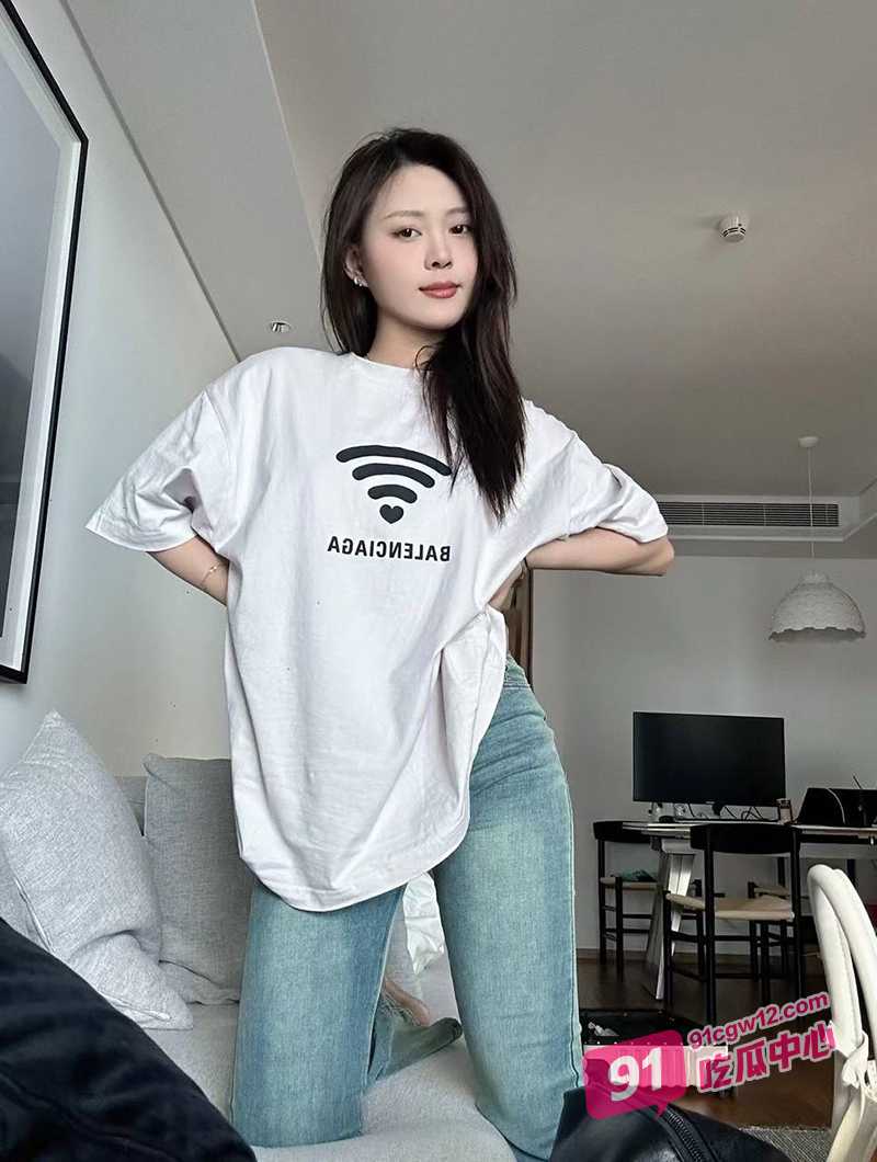 绝美颜值下属女员工刘美龄 被老板pua实录对镜发骚视频 为了提高业绩任由老板摆布！