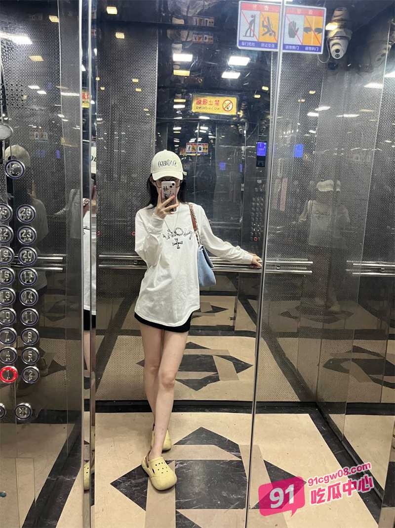 海角乱伦大神 黑丝少妇嫂嫂惨遭掰开腿狠操至高潮喷水 文静气质人妻终成胯下玩物~