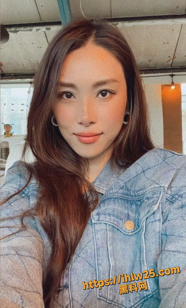 我的气质班主任老师下海当黄播接受网友调教 老师说上班不能骚 下班了就是史上最骚的的女教师！