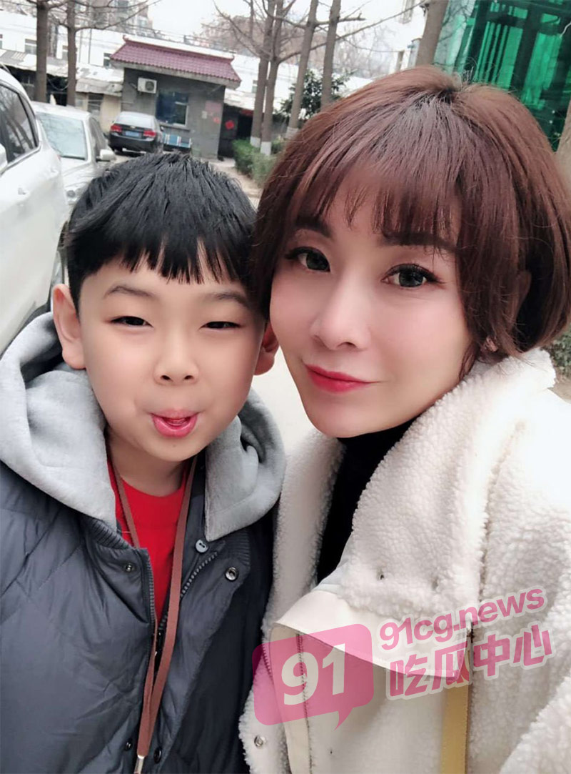 【爱我 就现在】离异带小孩的美少妇 痴迷邻居大哥的诱惑 “宝贝 好好爱我一次”