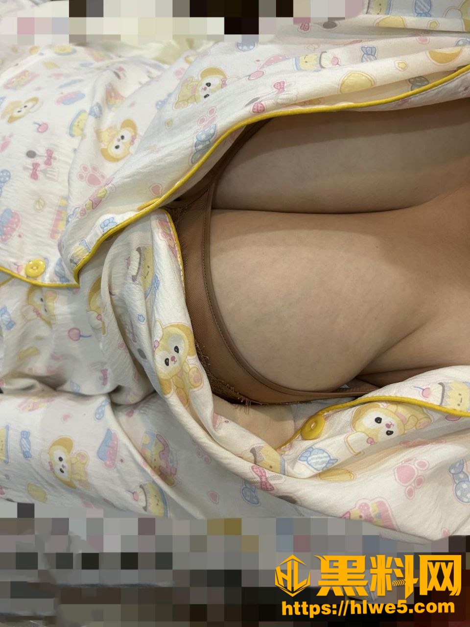 半夜睡觉被我姐舔醒了 没办法只能操服她 我的巨乳亲表姐106-110集 海角社区