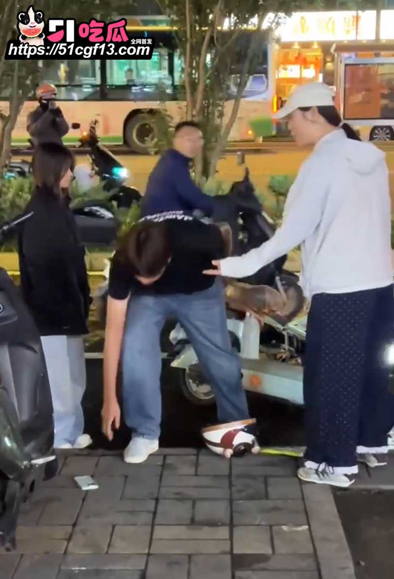 包头三角恋大瓜富婆深夜抓奸小白脸出轨4拷贝 包头三角恋大瓜富婆深夜抓奸小白脸出轨4拷贝