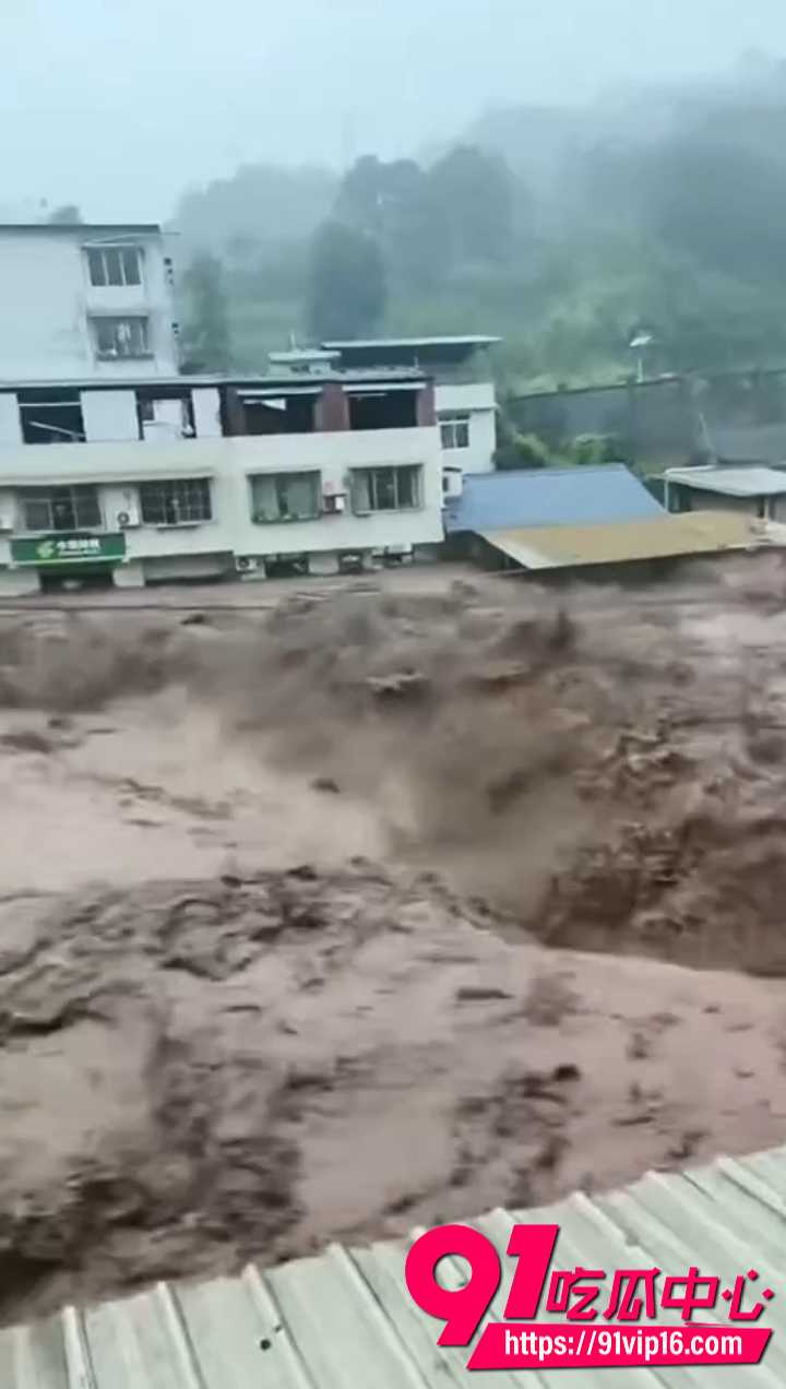 乐山马边彝族自治县暴雨引发山洪灾害3