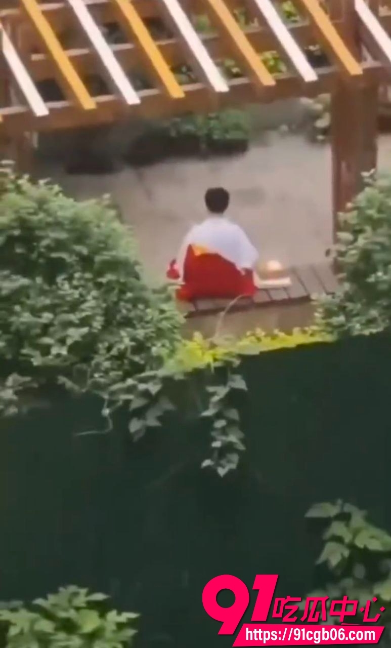 学生在学校偷吃禁果被偷拍 7