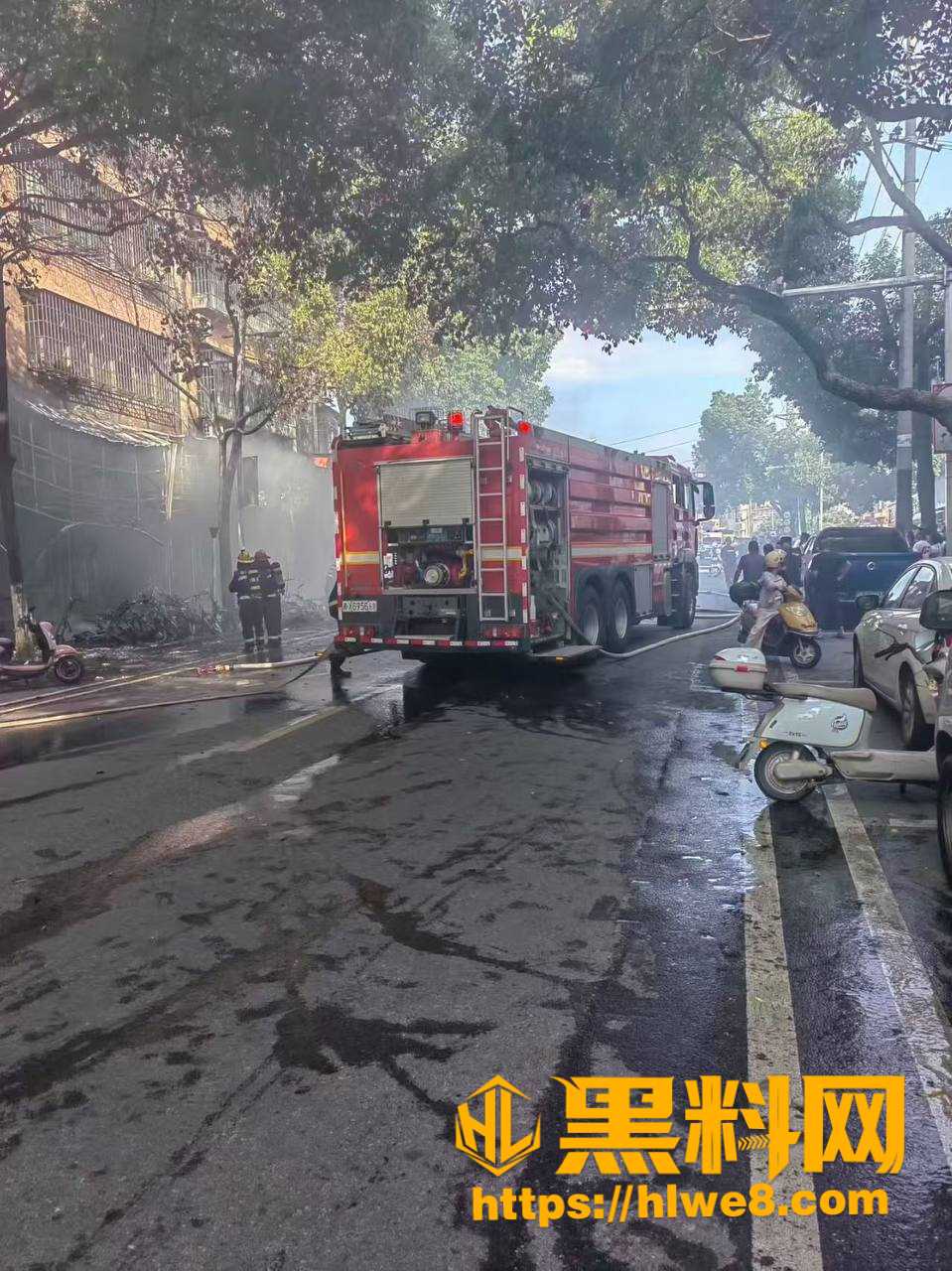 绿帽丈夫极端报复 妻子出轨通奸生子 平江42岁男子浇汽油自焚店面 酿成3死惨案