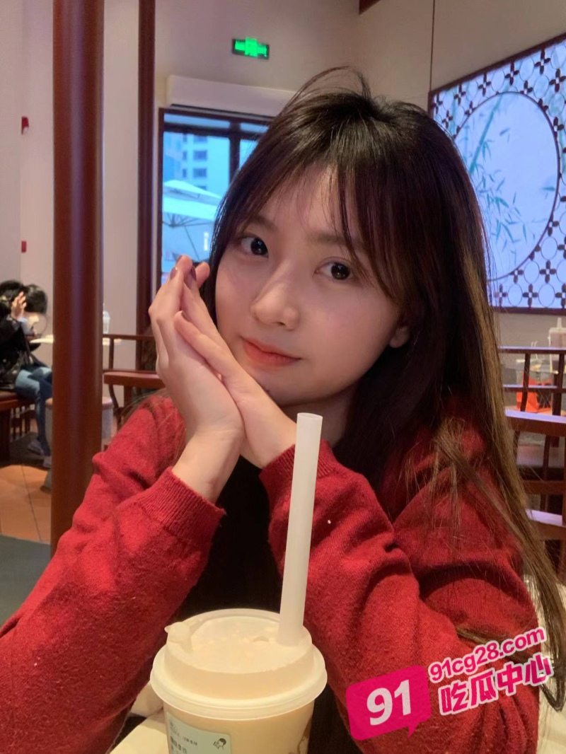山西临汾陈美玲群p大作战 一女战三男 小皮鞭抽臀调教！ 配图3