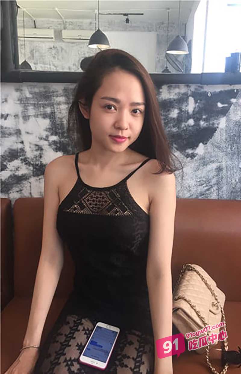 留学生何雨思与老外男友私密视频曝光 床上深喉口交激情做爱 销魂表情太撩人啦！