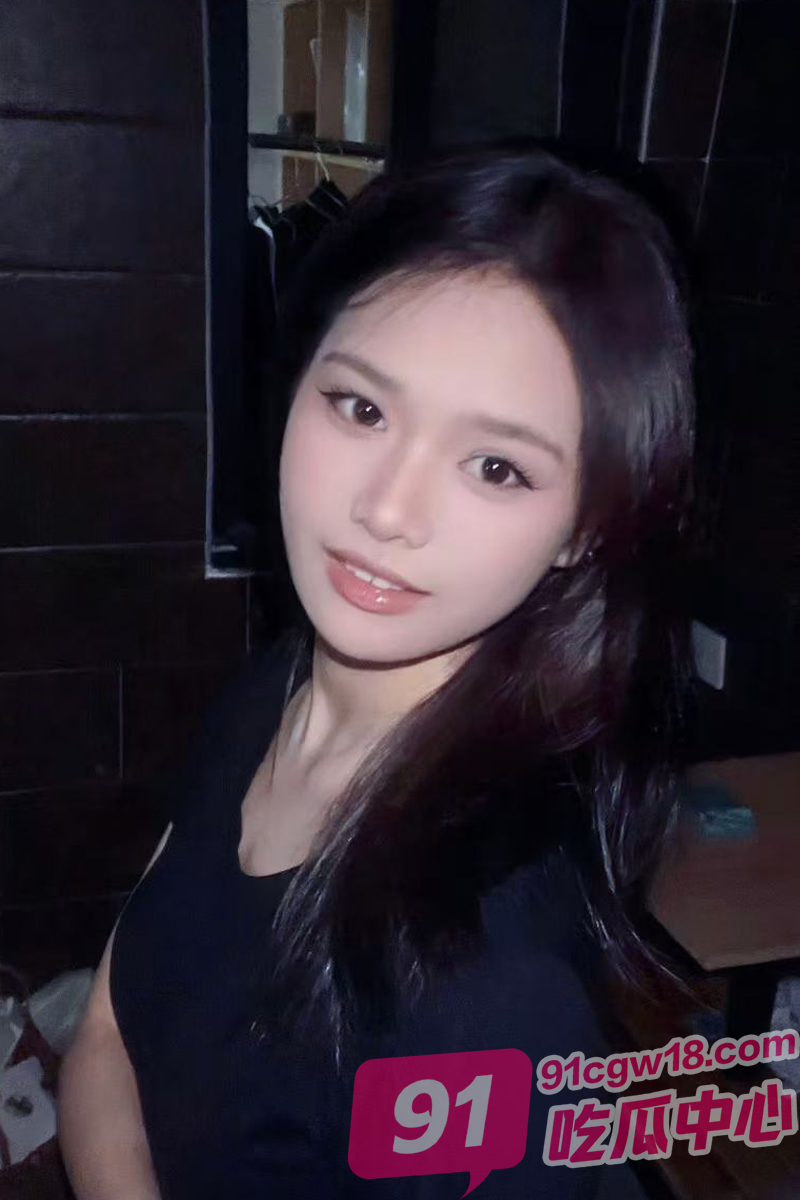 山东美女人妻 酒店群P自拍视频 全程露脸淫语不断 一女多男前后夹击无套内射 配图2