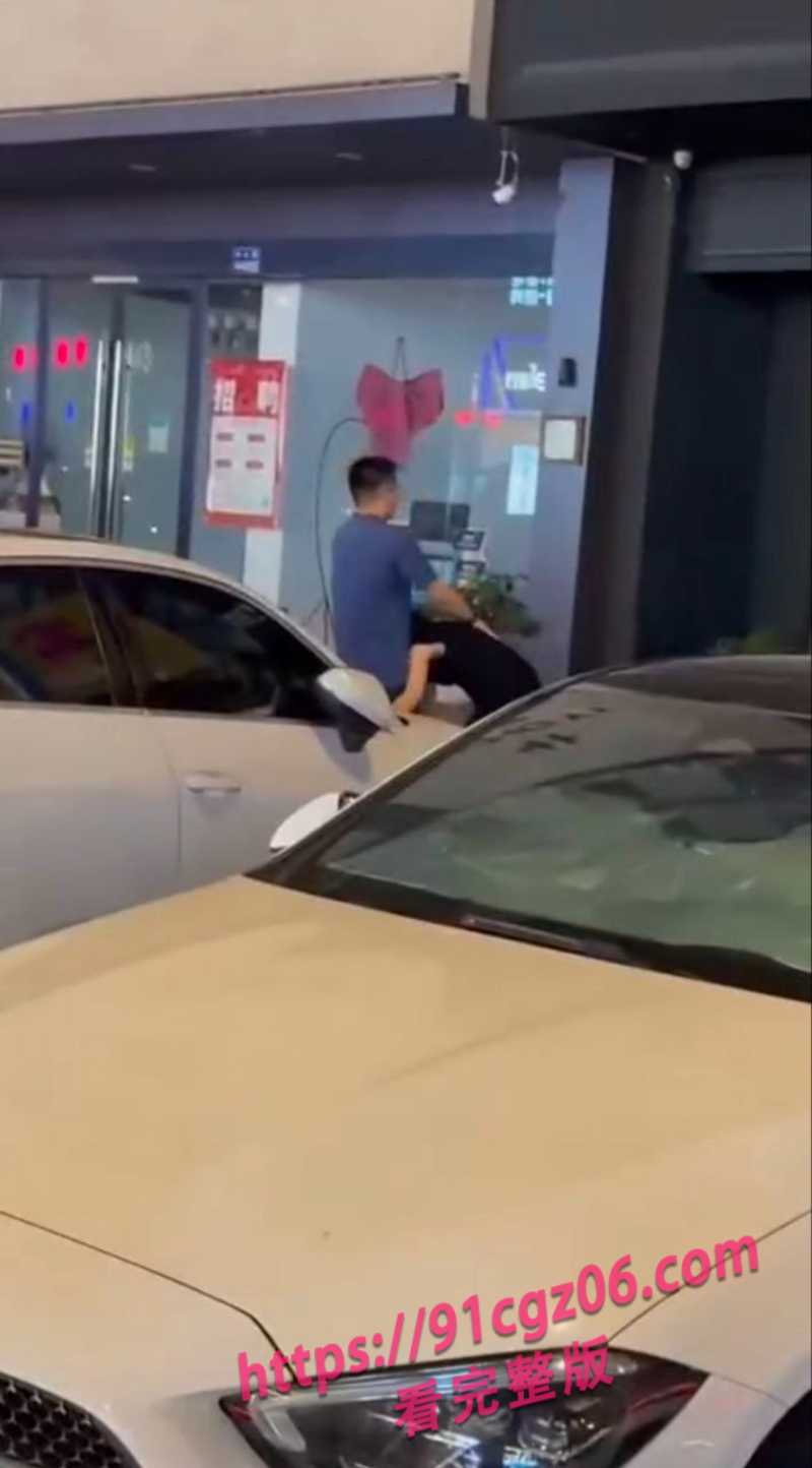 小情侣马路边做爱3素材水印版