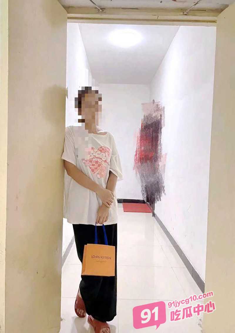 化身隔壁老王！隔壁女邻居气质诱人 忍不住强行强要了她～ 配图3