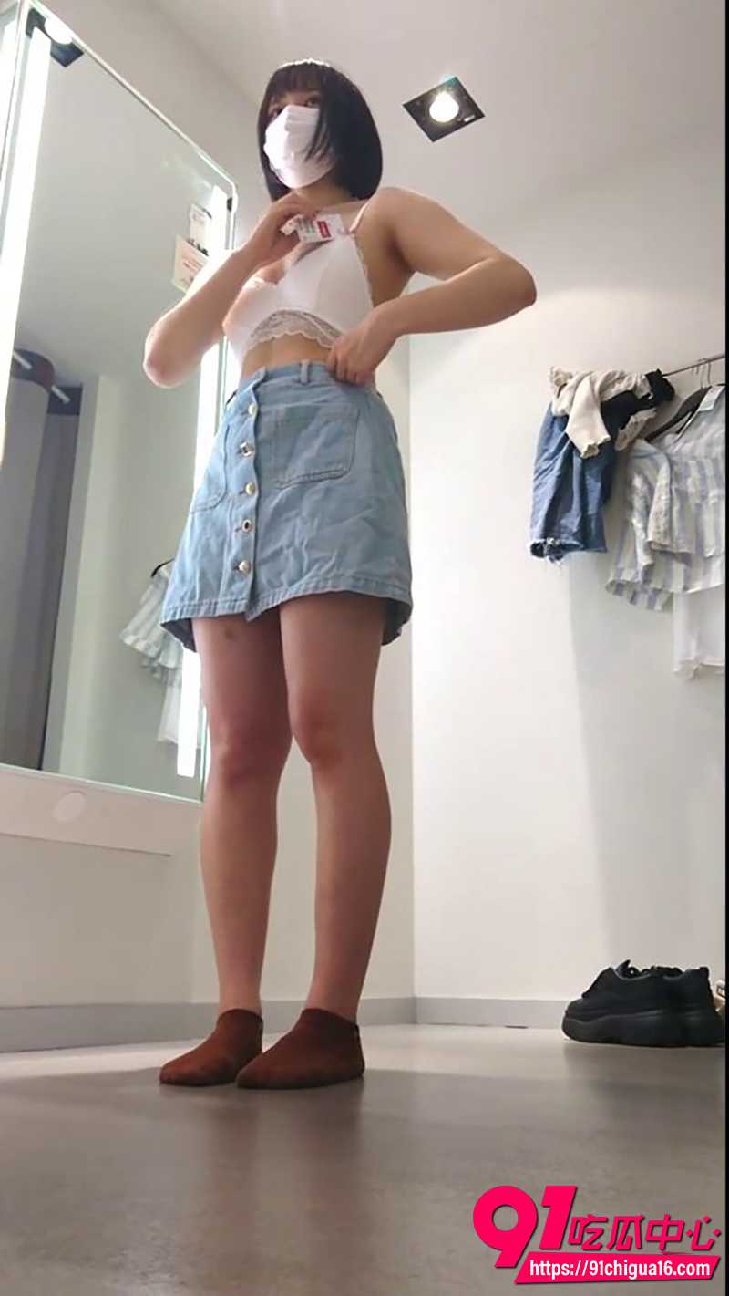 女教室换装偷拍 7