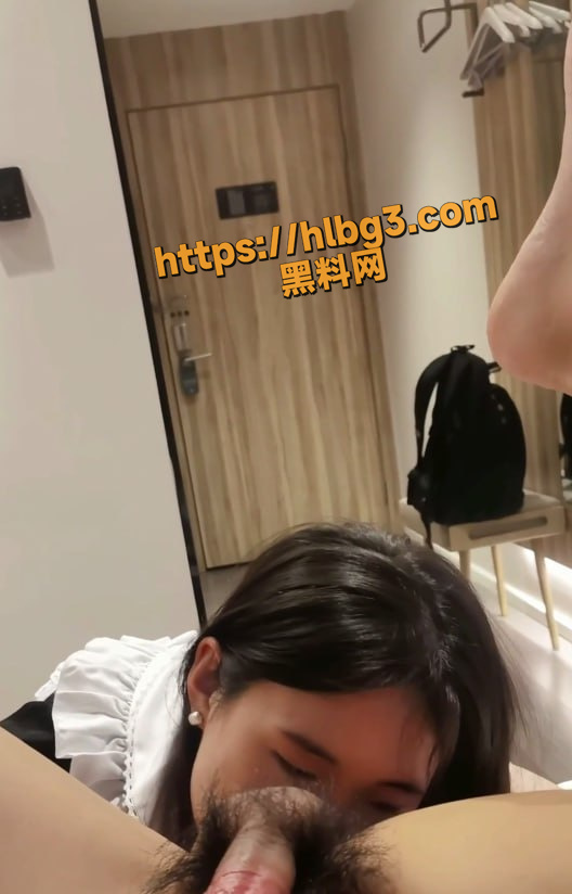 富二代料友投稿 在大学花2万一个月包养的小母狗果然耐操 白丝女仆诱惑十足 毒龙舔脚应有尽有!