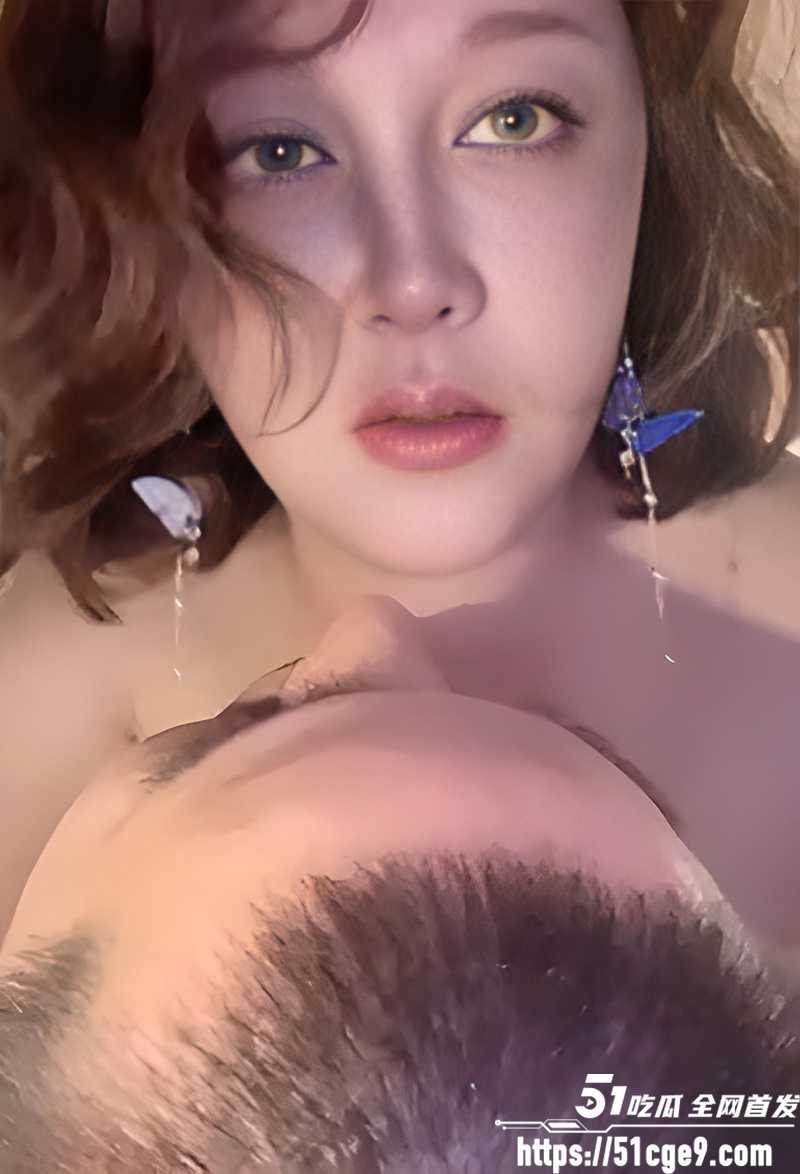 极品少妇林怡彤露脸自拍流出 3 拷贝