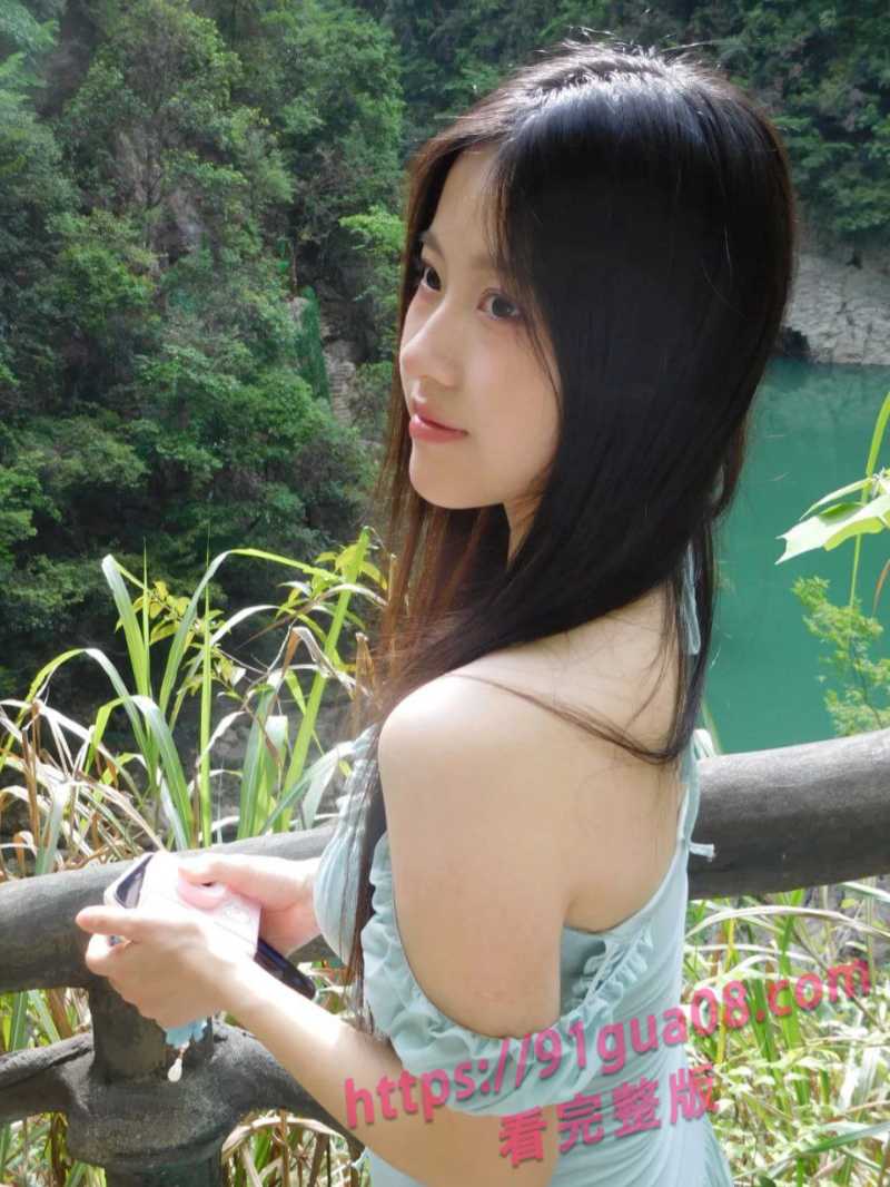 深夜烧烤变乱伦狂欢 妹妹身穿情趣连体衣勾引哥哥 这谁受的了 配图6