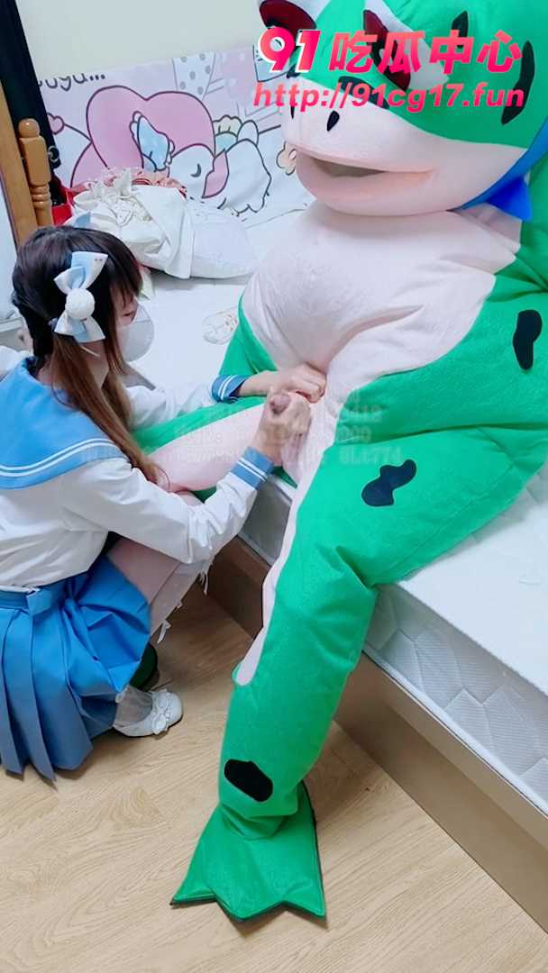 青蛙日人了～大绿青蛙后入百褶裙学生装小萝莉 这什么世道啊！