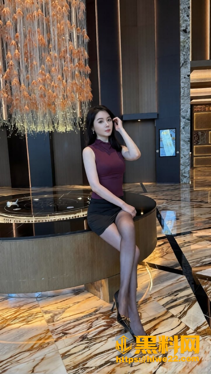秀人网模特御姐 梦心玥 私人定制 大尺度写真和啪啪自拍 大屌男边操边拍窗外