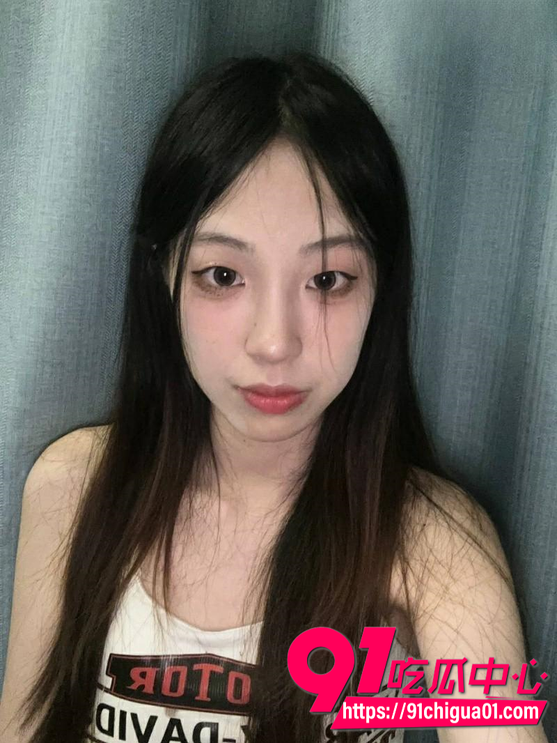 广东中山极品骚妹 张倩倩 不雅视频泄密 完美露脸性爱私拍口含鸡巴媚态十足