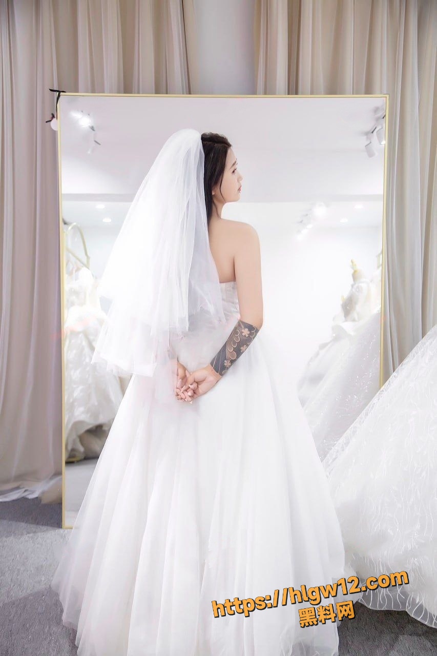 黑龙江纹身精神小妹 王寒露 在外网办理裸贷却没钱还款 逾期后全裸自拍被如数曝光