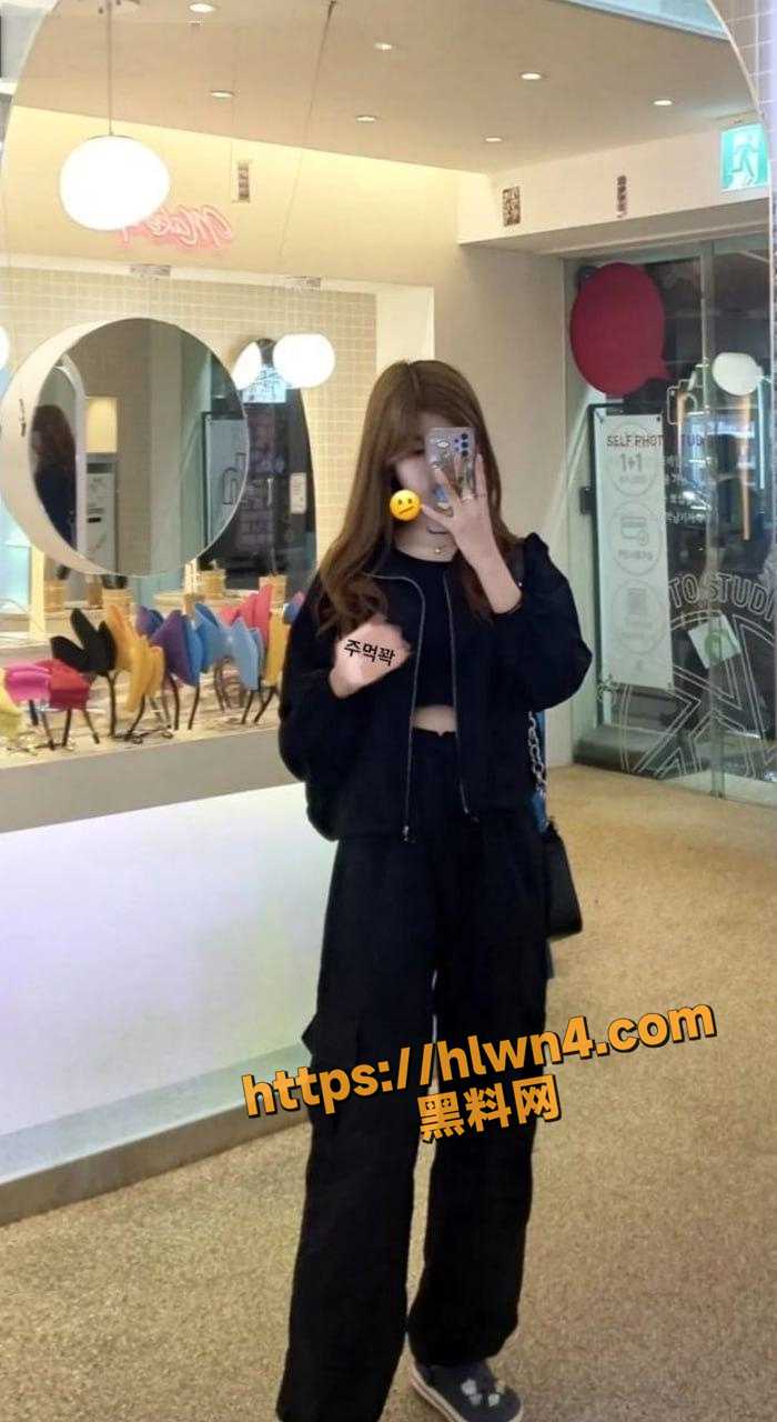 校园反差婊大学妹与男友做爱私拍泄密 高冷的外表实则已为母狗 喜爱激情被操！