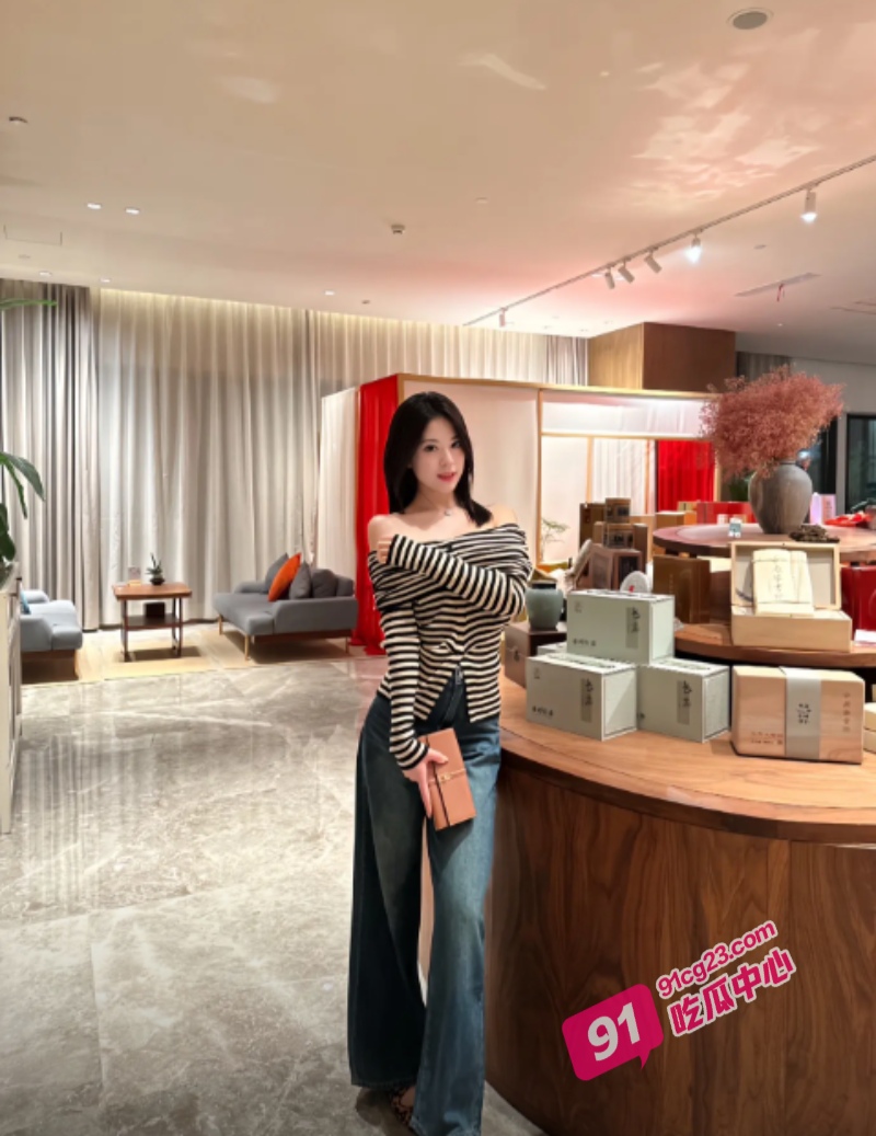 抖音穿搭博主王格格 被假富二代忽悠吃鸡啪啪遭偷拍 蝴蝶逼遭全网公示！ 配图6