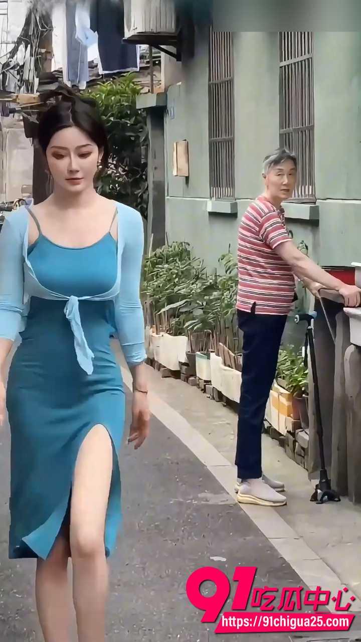 绿帽儿子爱看反差母狗妈妈巨乳翘臀被群男轮干2 绿帽儿子爱看反差母狗妈妈巨乳翘臀被群男轮干2