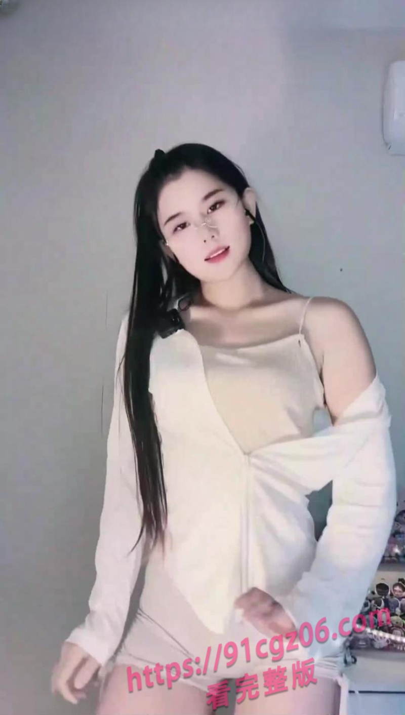 抖音80万网红李漂亮会员定制视频 反差婊怼镜头自拍
