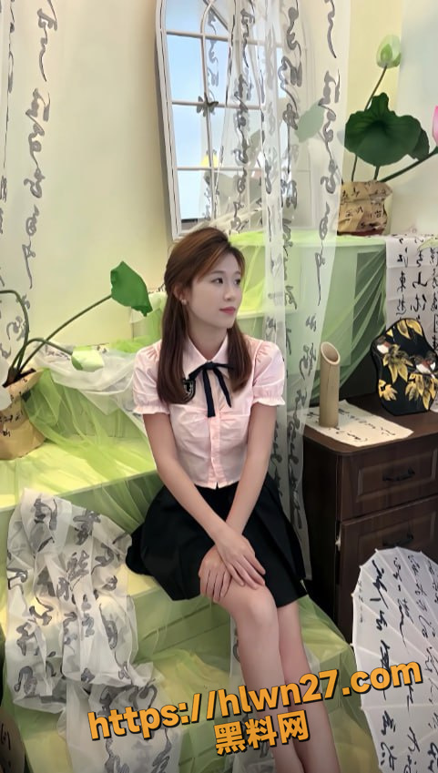 抖音超高颜值网红 徐一宁 腾讯会议与金主1对1裸聊 诚意十足露脸露奶甚至还露了逼