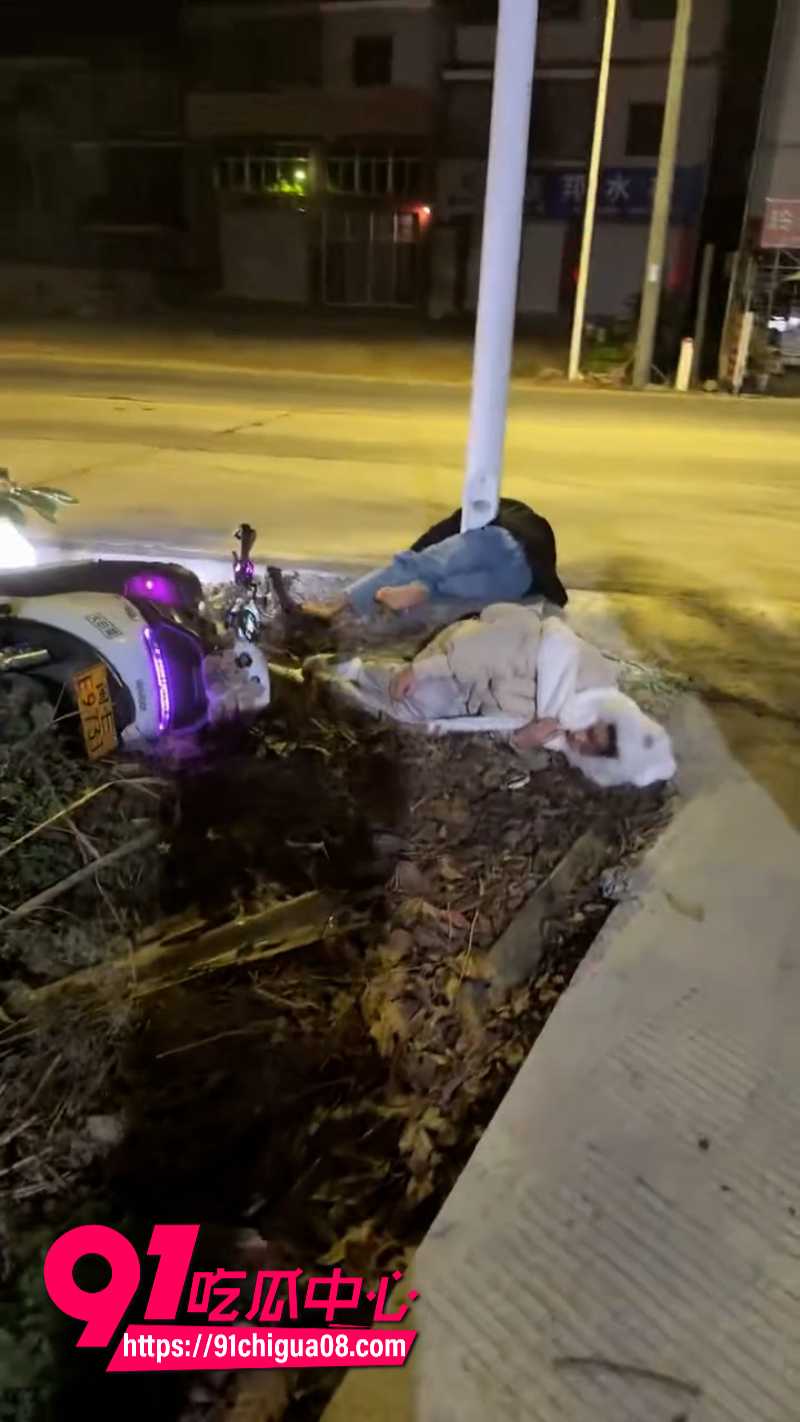 福建9号电车鬼火少年带着妹子炸街结果命丧当场12