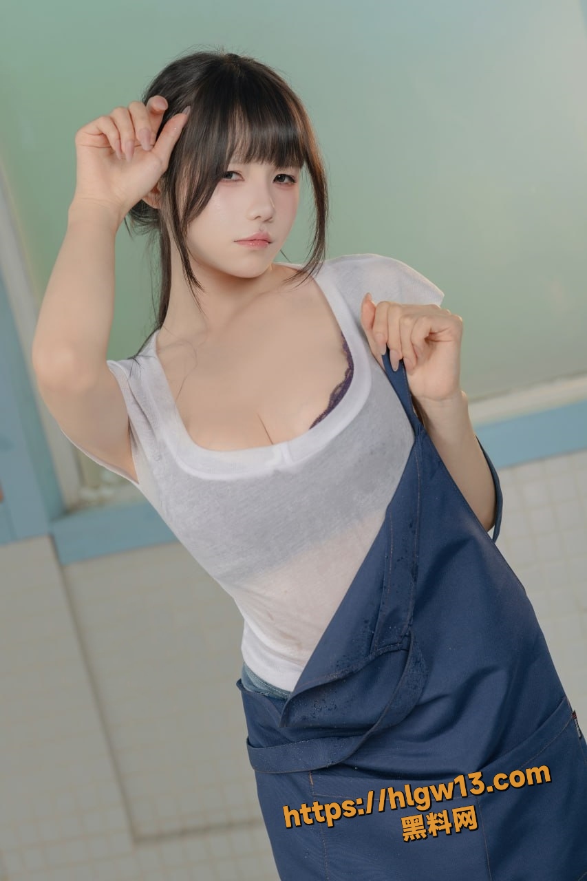 B站福利姬女神 咬一口兔娘 9月最新大作 COS钱汤の女将擦边诱惑 火辣身材让人鼻血狂飙！