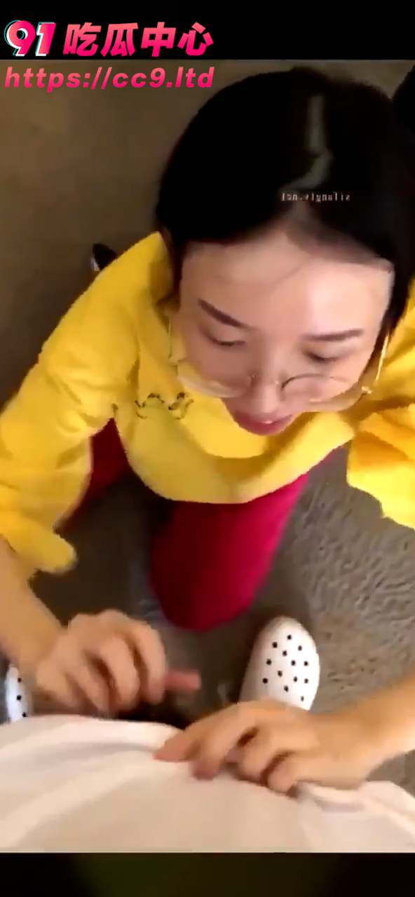 英语老师这么反差吗？ 前后变脸如此之大 “老公我错了 我再也不吃别人鸡巴了”