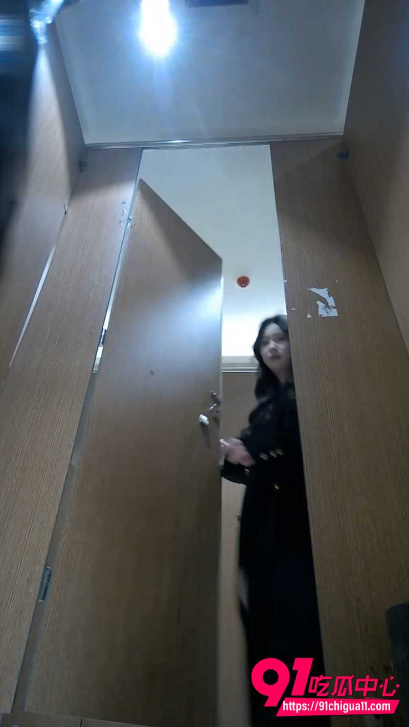独家偷拍KTV女厕全景7