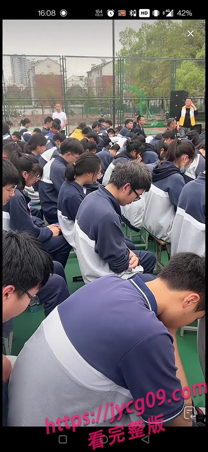 广东某中学感恩教育翻车？直播现场引发网友群嘲 配图4
