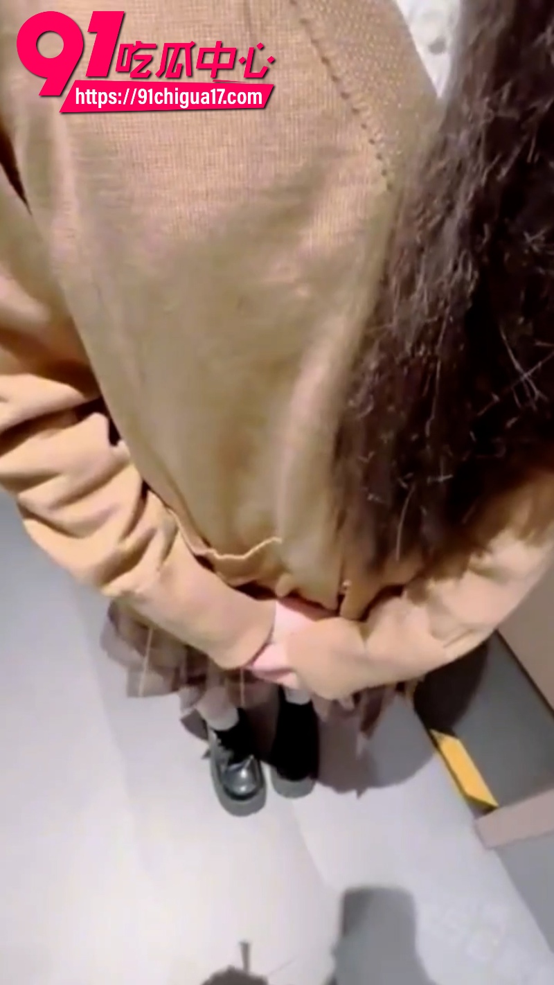 海角大神勾引自己的亲妹妹浴室乱伦10