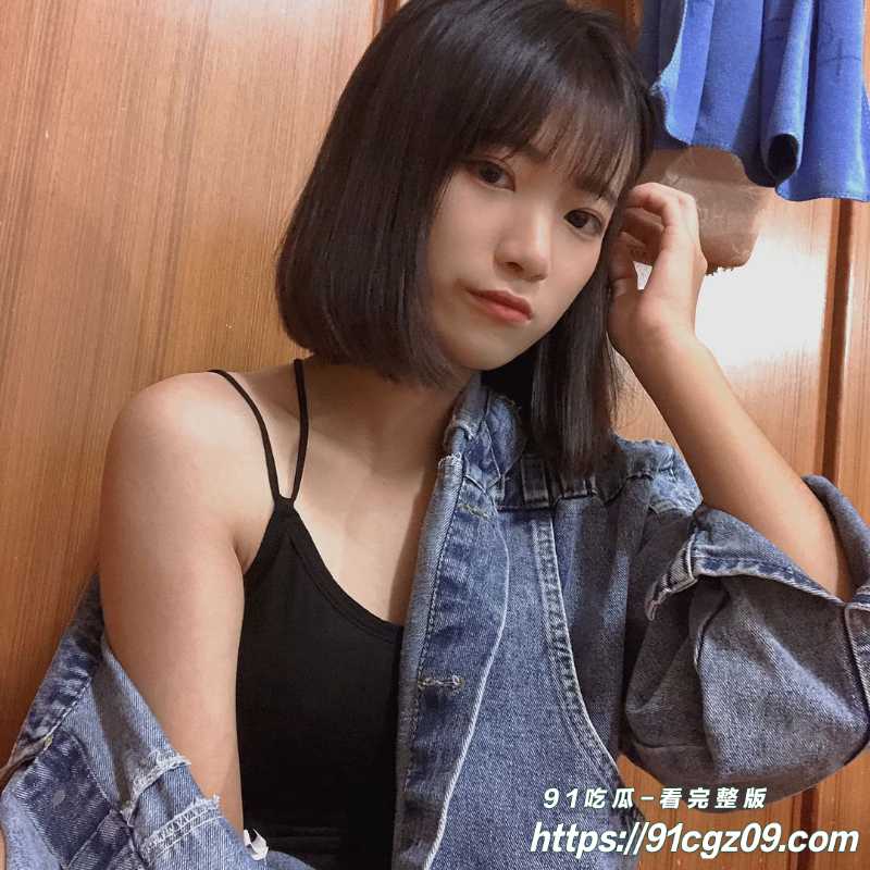 台湾高颜值嫩妹 竟然是个抖M 私下给主人自拍大量裸照和自慰视频