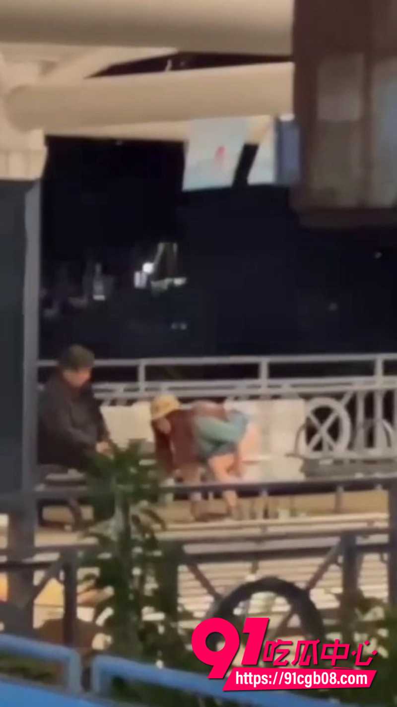 香港长洲码头惊现六旬男女上演活春宫8
