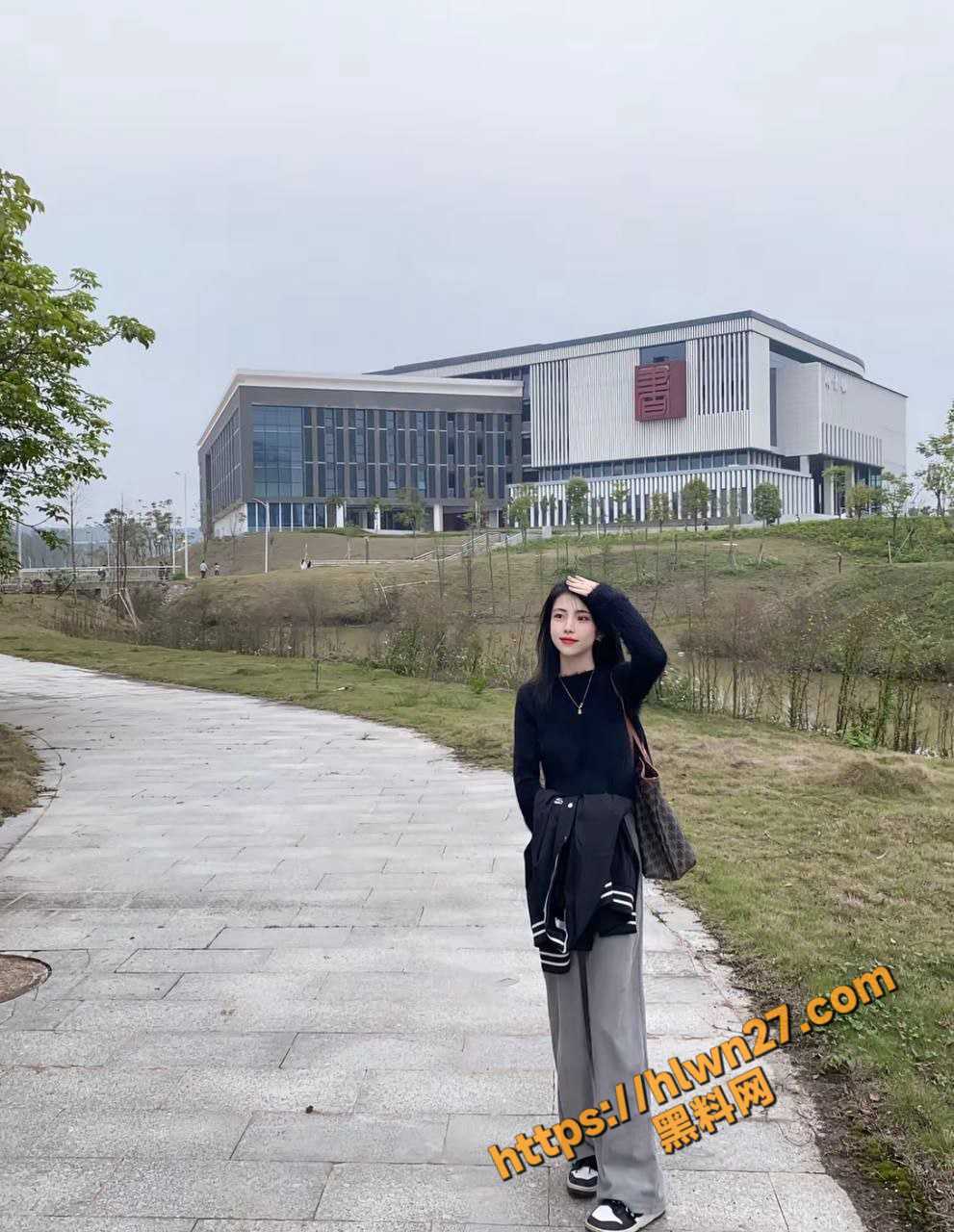 抖音高颜值 大学生反差婊 纯情女神私下服务榜一大哥 后入肛交插屁眼嗷嗷叫！