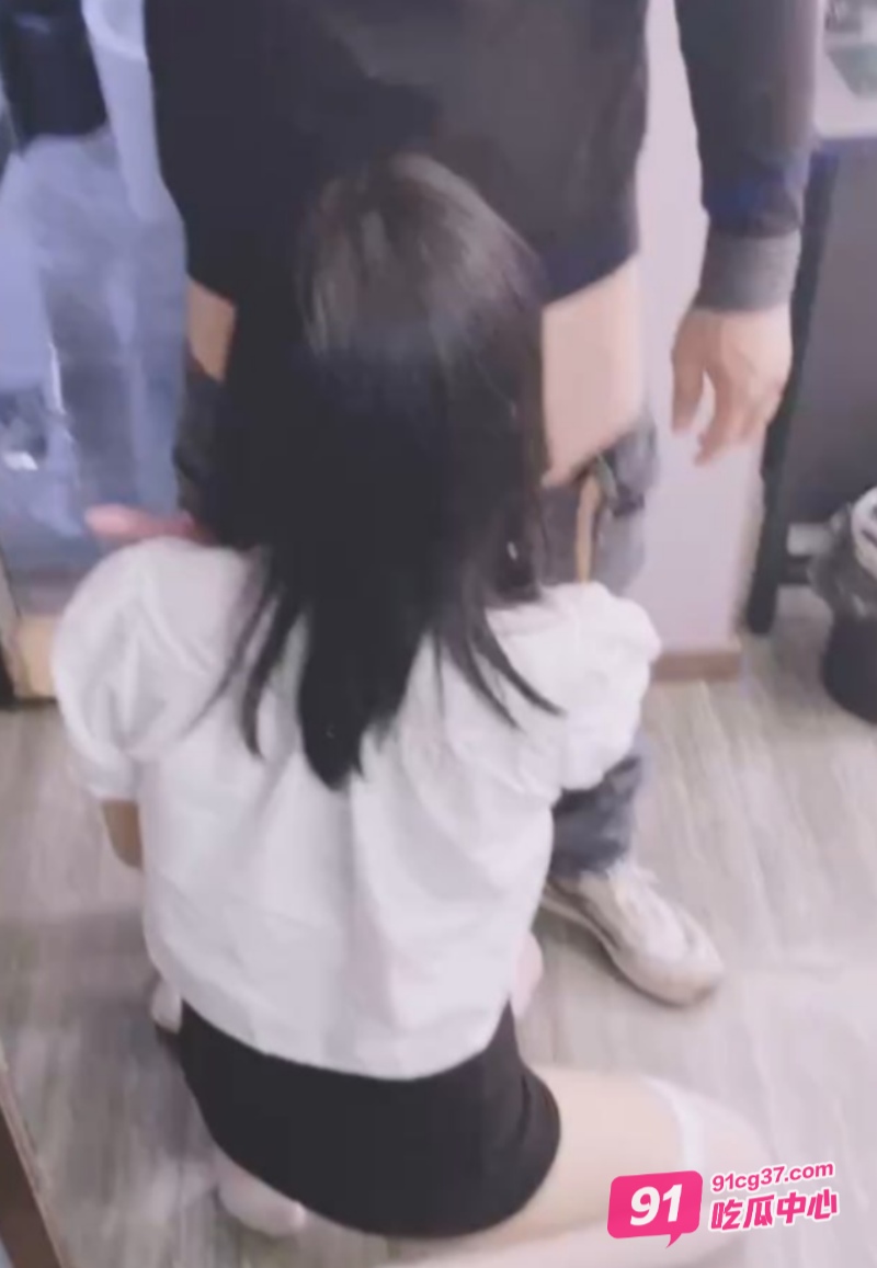 兄妹乱伦推荐～白丝妹妹湿身诱惑谁能忍得住？