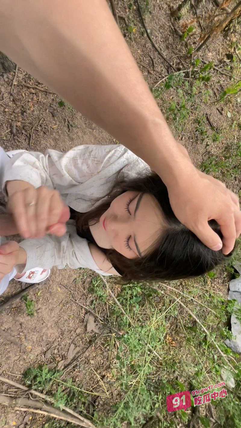 女网黄户外直播野战 免费提供口交打飞机服务 “姐你在哪直播 我也想来” 配图2