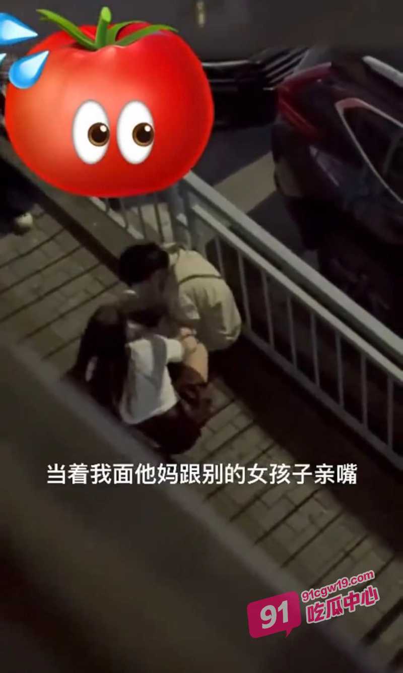 广东小伙出轨五次被女友抓现行 女友大怒：外面的野花比我香？